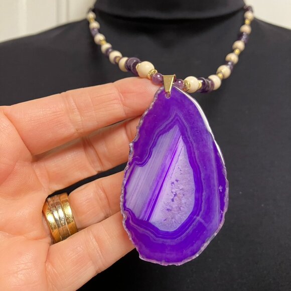 Gorgeous 2.5 in Agate Amethyst Gemstone Raw Edge 22 in Beaded necklace - Picture 8 of 12